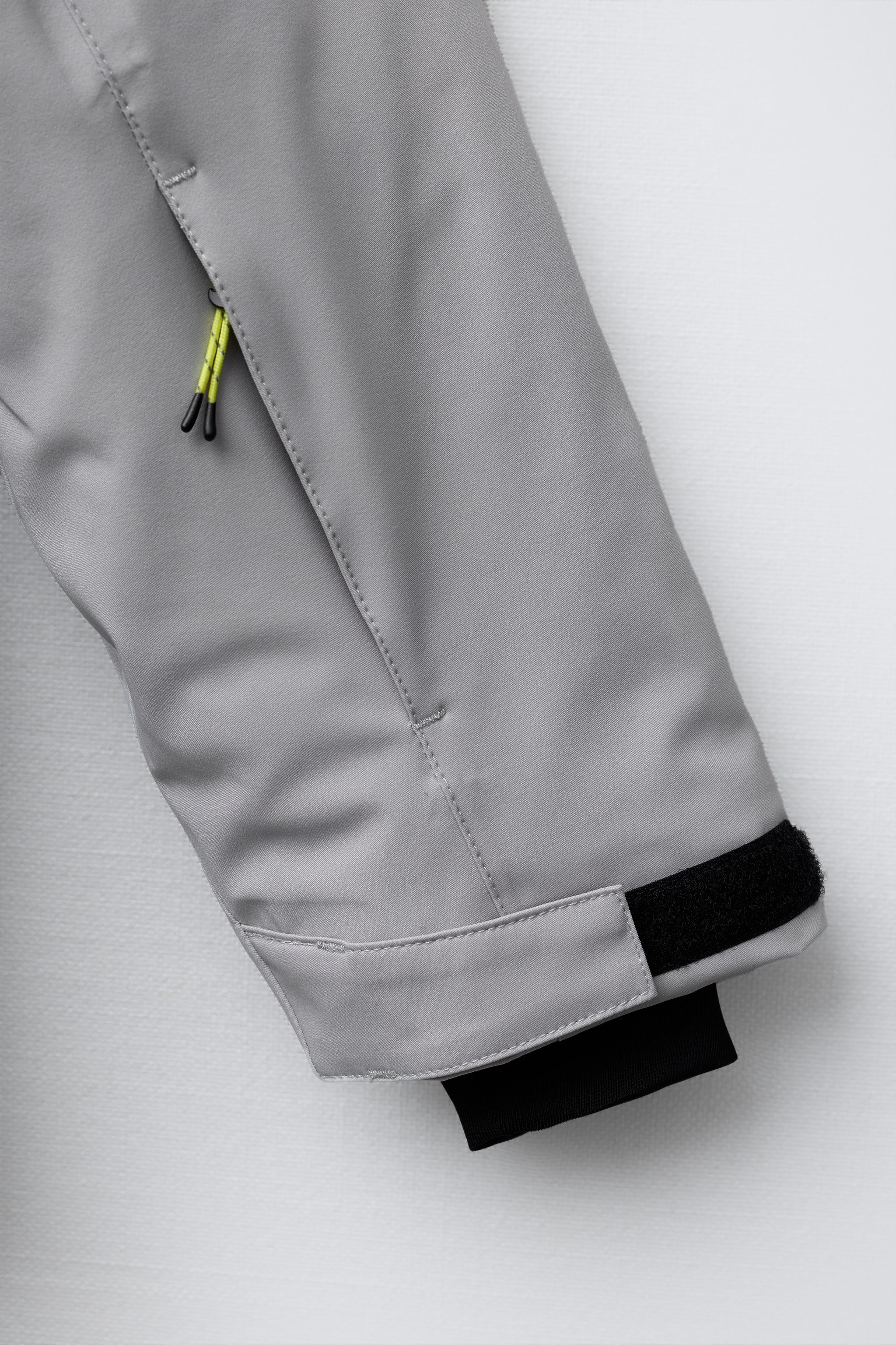 WATER-RESISTANT AND WINDPROOF KANGAROO JACKET RECCO® SYSTEM SKI COLLECTION